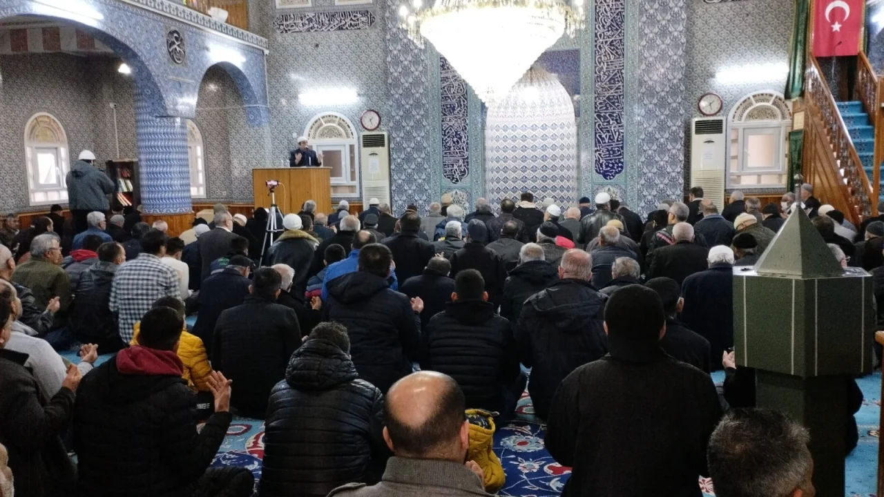 Karabağlar Müftülüğü Mevlana Camii’nde Kur’an Ziyafeti Düzenlendi 