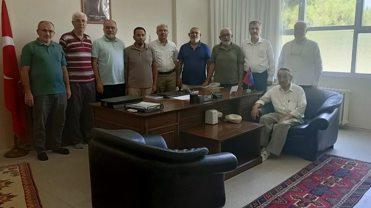 Kestanepazarı Hatay Kur’an Kursu Kurs Yöneticiliğine Atanan Hafız Yasin Uslu’yu Makamında Ziyaret Ed