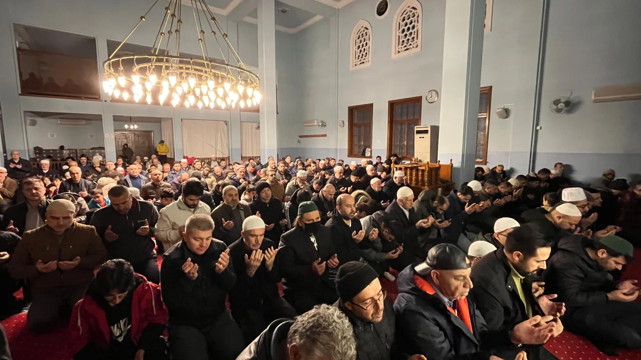 Üç Ayların Başlangıcında Sabah Namazı Buluşması