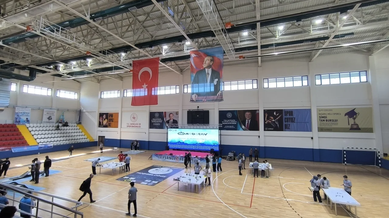 Hisar Akıncı Robot Takımı, ROBOTAV 2025 Yarışmasında Türkiye 2'ncisi oldu.