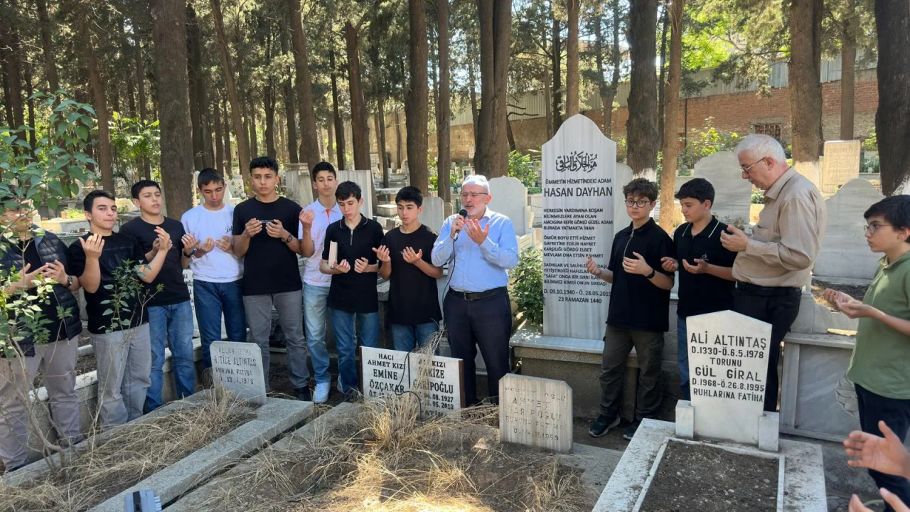 Başkan Hasan Dayhan Kabri Başında Dualarla Anıldı
