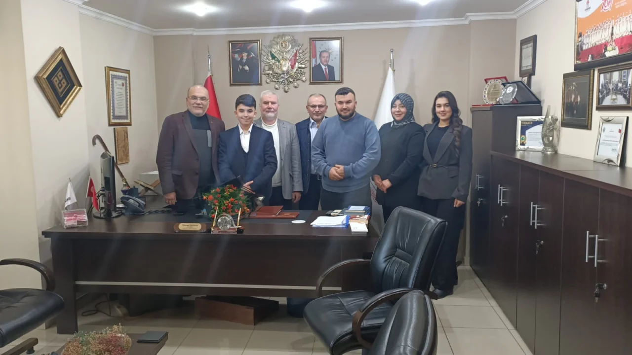 Başkan Cüneyd Dayhan Türkiye Birincisi Mehmet Küççülü’yü Makamında Ağırladı