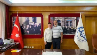 Konak İlçe Müftümüz Uğur Kocabaş’dan Türkiye Birincisi Olan Öğrencimize Tebrik