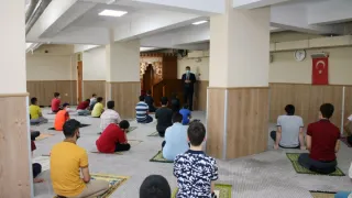 Müftü Tüfekçioğlu Hafız Adaylarıyla Bir Araya Geldi