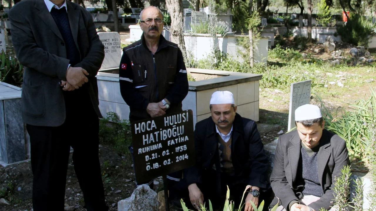 Hulusi Hoca Kabri Başında Dualarla Anıldı