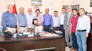 Kur’an Kursu’ndan Başkan Akın’a Teşekkür Plaketi