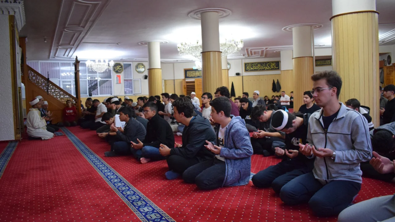 Kestanepazarı Sabah Namazı Gençlik Buluşmasına Ev Sahipliği Yaptı
