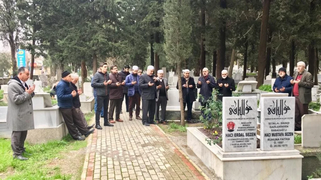 Hacı Erdal Sezen Kabri Başında Dualarla Anıldı
