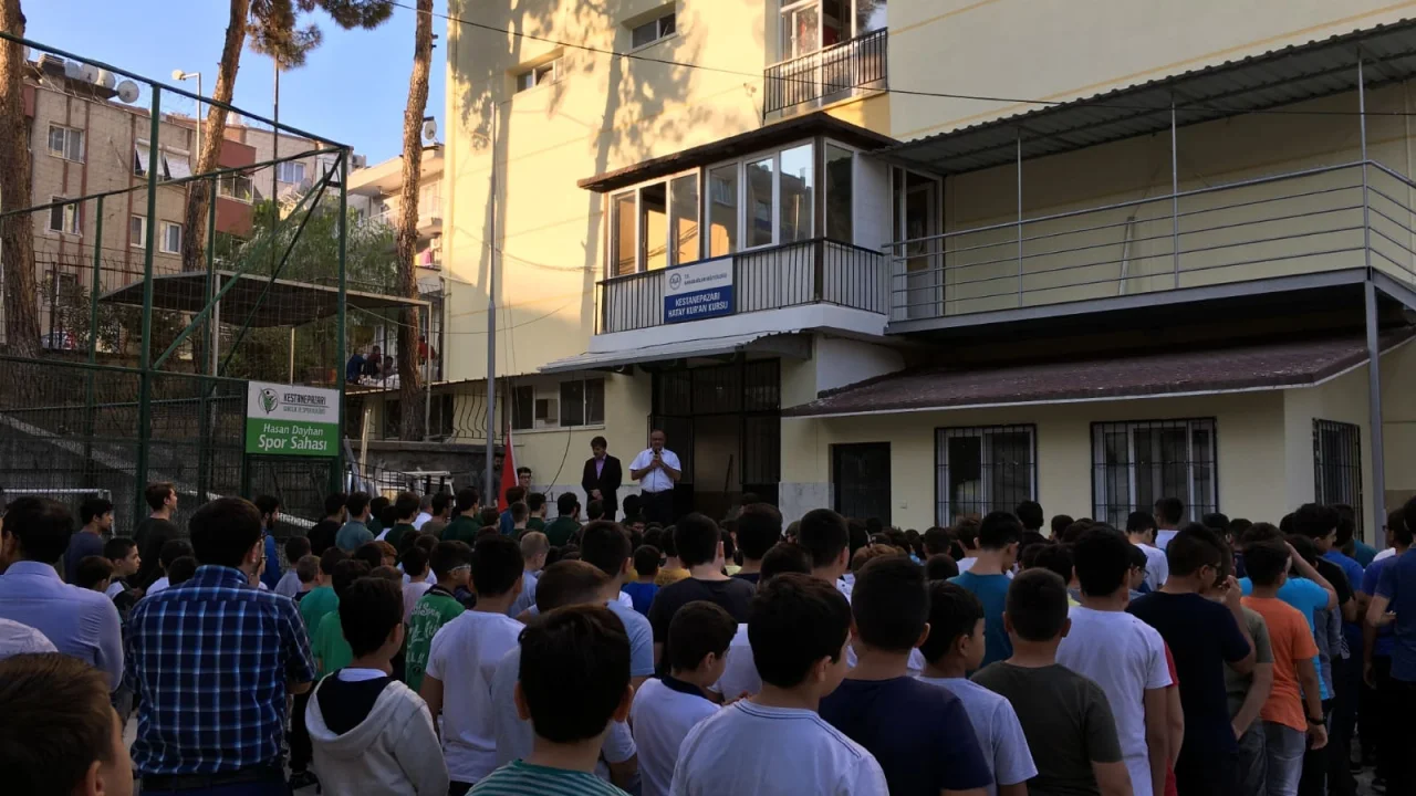 İlk Bayrak Töreni Karabağlar Müftüsü’nden