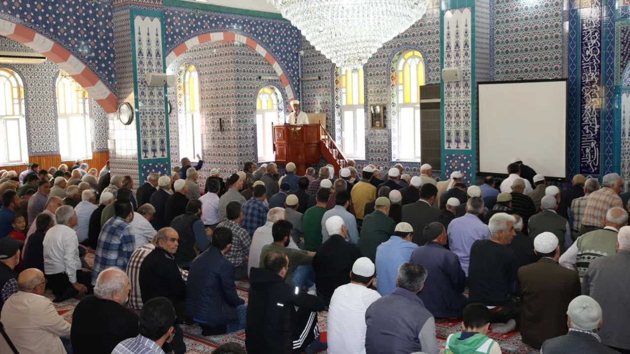 Kestanepazarı’ndan Mirac Kandili’nde Kur’an Ziyafeti