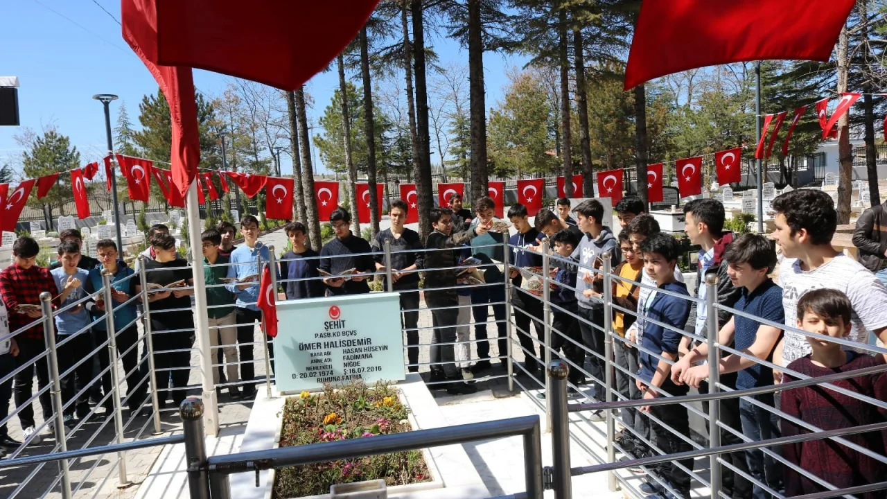 Kur’an Muhafızları Vatan Muhafızlarını Ziyaret Ediyor