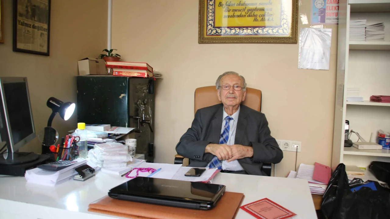Nuri Akay Hoca Kestanepazarı'nın Önemini Ayakkabı Boyacısıyla Anlattı