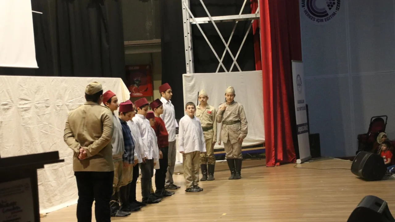 Kestanepazarı Tiyatro Kulübü Karabağlılar’dan Büyük İlgi Gördü