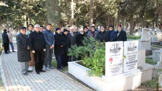 Erdal Sezen Kabri Başında Dualarla Anıldı