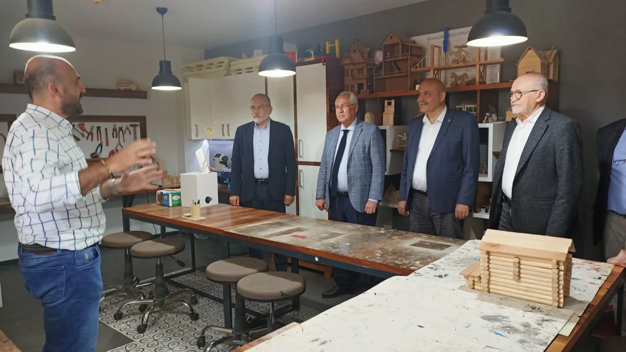 Karabağlar Belediye Başkanı Muhittin Selvitopu Kurumumuzu Ziyaret Etti.
