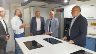 Karabağlar Belediye Başkanı Muhittin Selvitopu Kurumumuzu Ziyaret Etti.