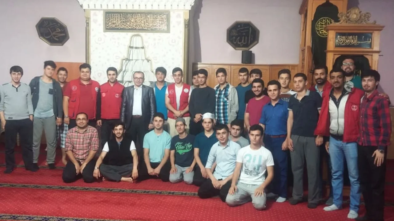 Gençler, Sabah Namazında Kestanepazarı’nda Buluştu