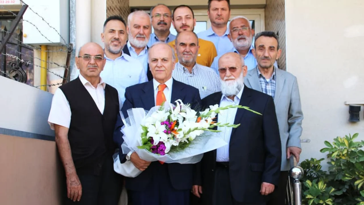 Kestanepazarı, M. Necati Gürsöz’e Plaket Takdim Etti