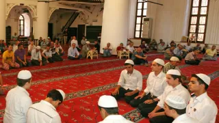 Öğrencilerimiz Ramazan’da İzmir Camilerini Şenlendiriyor