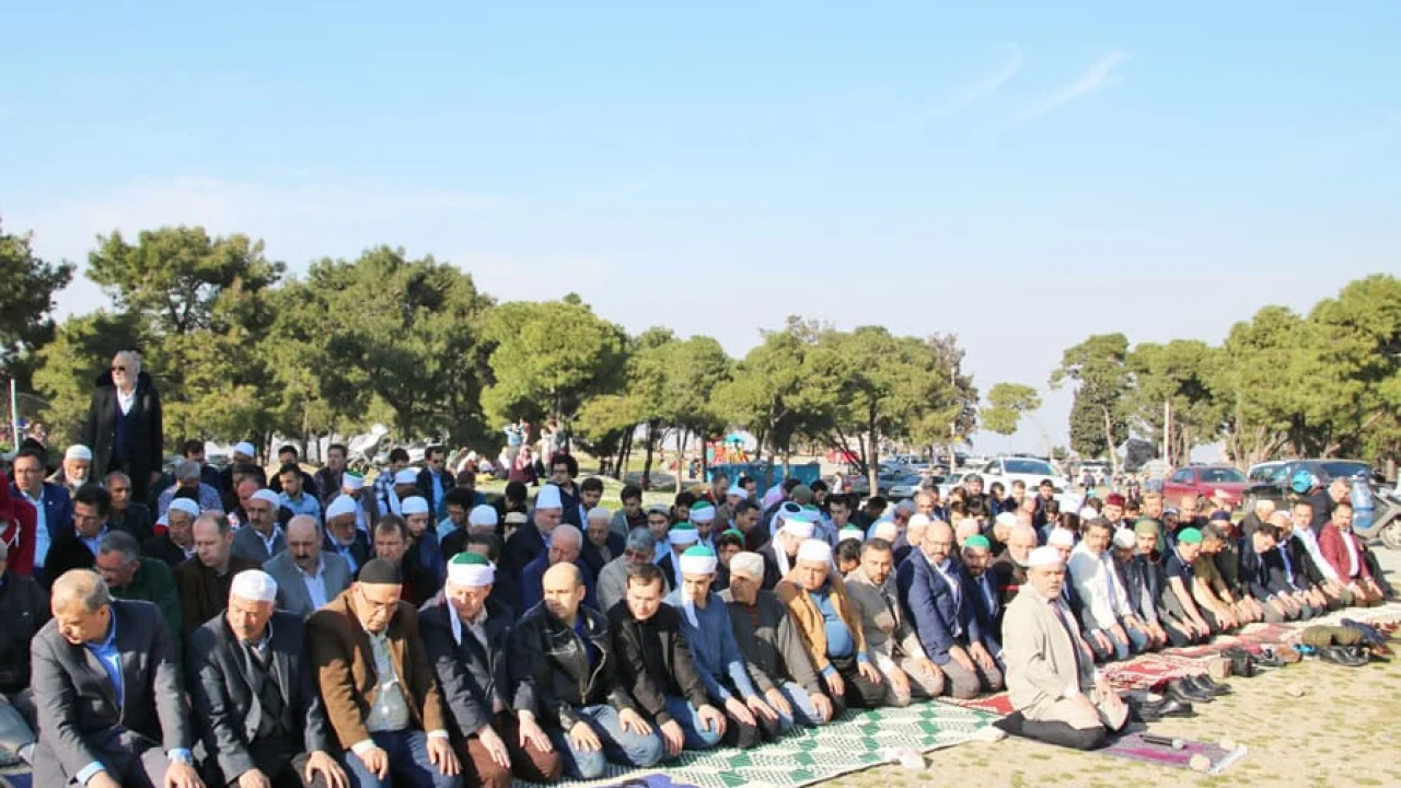 İzmir'in İlk Camiinde 637 Yıl Aradan Sonra Namaz Kılındı
