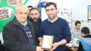 Hasan Kayabaşı’na Plaket Takdim Edildi
