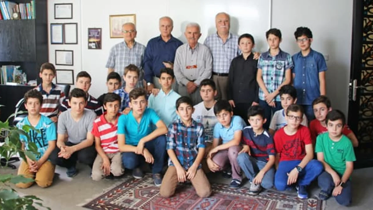 Hayırsever Şahin Uğurlu Hafızlığını Yeni Bitiren Öğrencilerimize Bayram Hediyesi Verdi