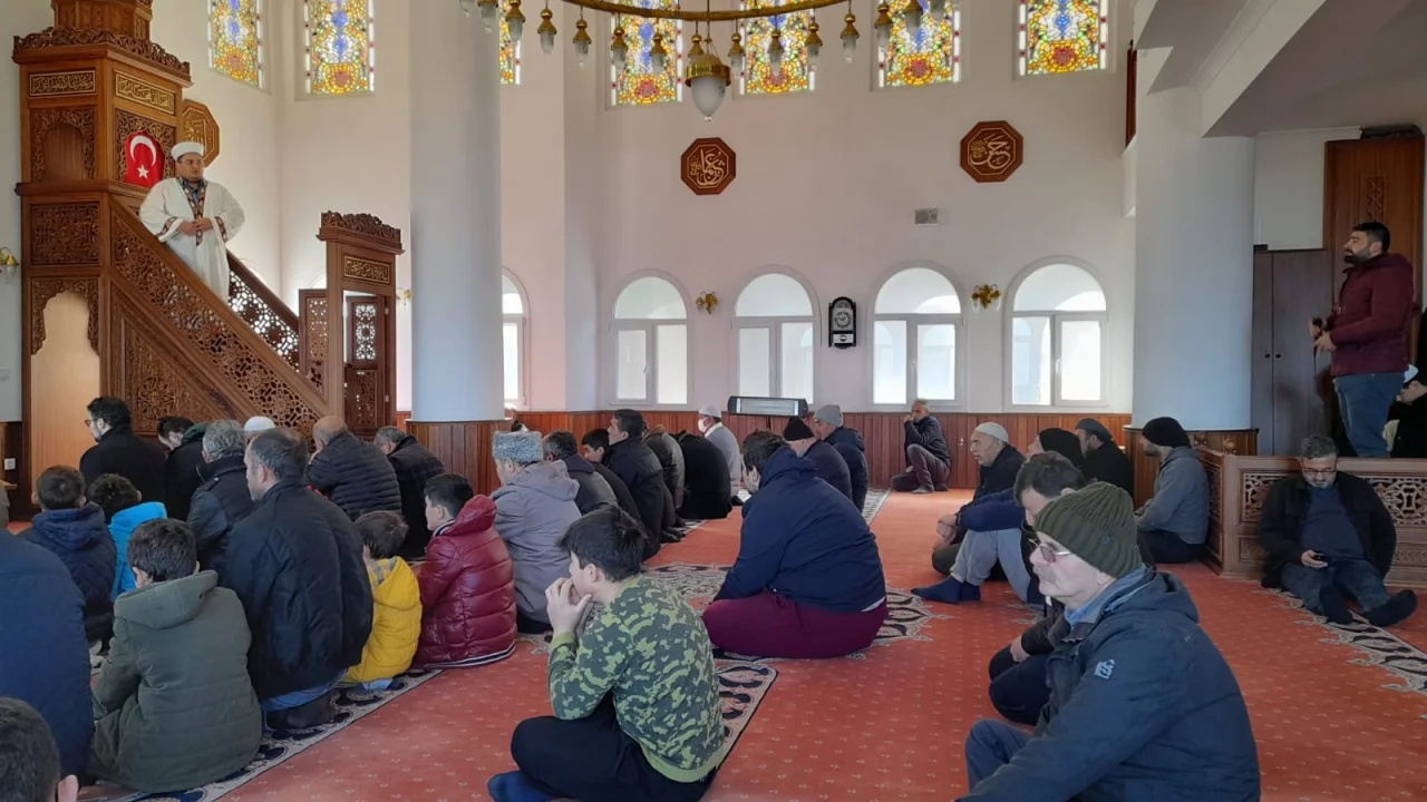 Urla Müftülüğü Güvendik Mahallesi Camiinde Depremde Hayatını Kaybeden Kardeşlerimizin Ruhu İçin ve Y
